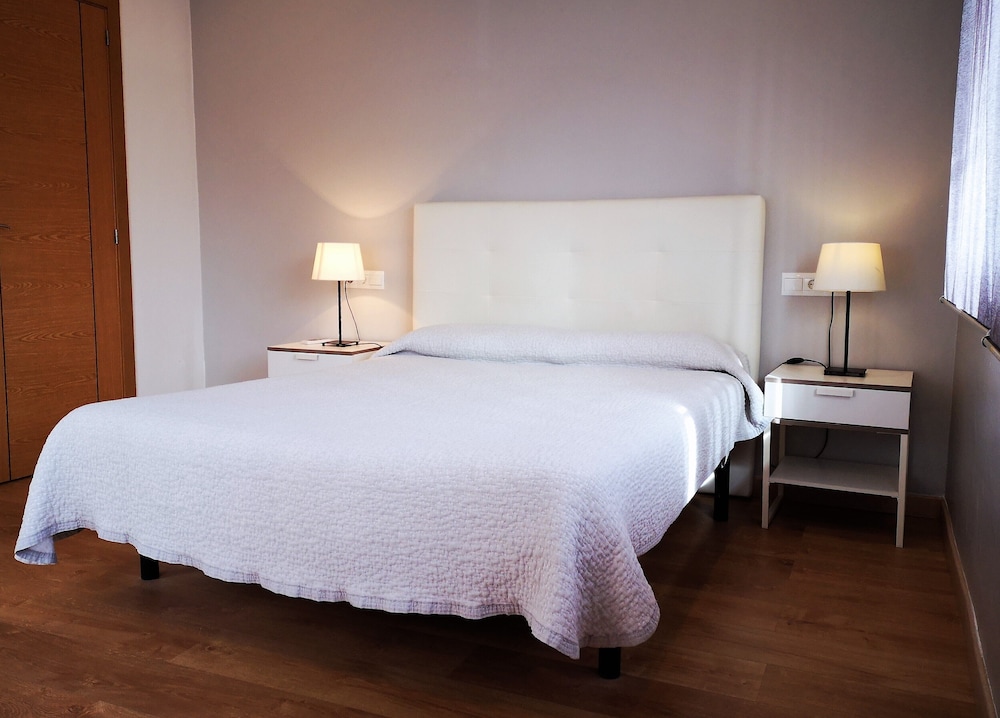 Apartment, Private Bathroom - Photo 8