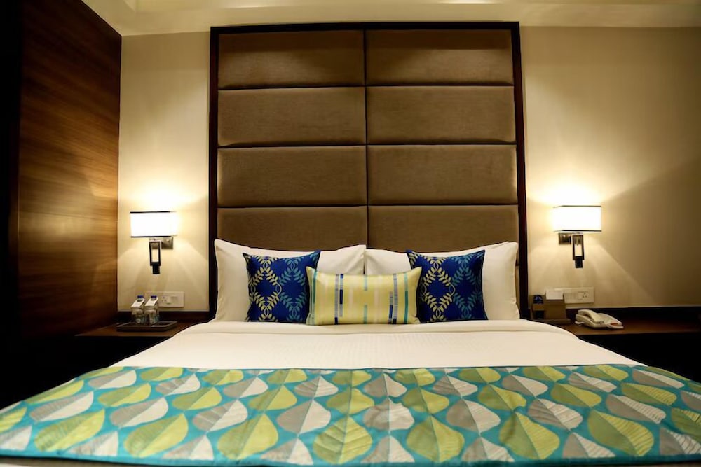 Club Room, 1 King Bed (Fortune Club Queen Room) - Photo 3