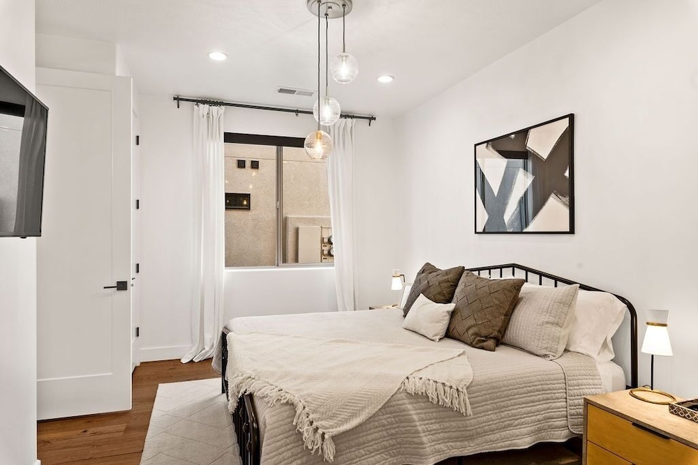 Townhome, 6 Bedrooms