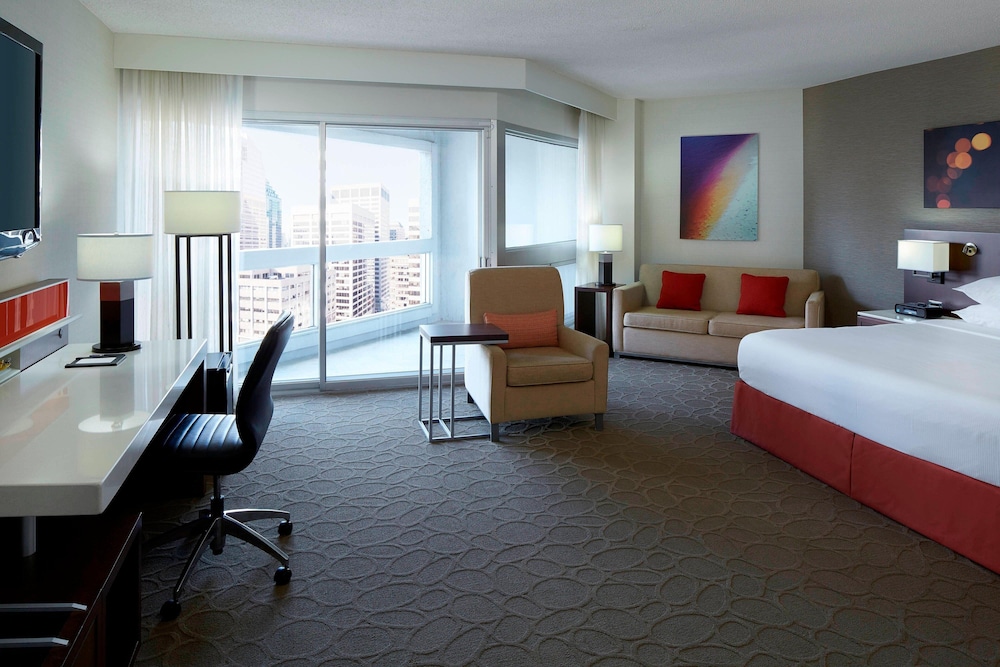 Deluxe Room, 1 King Bed with Sofa bed - Photo 3