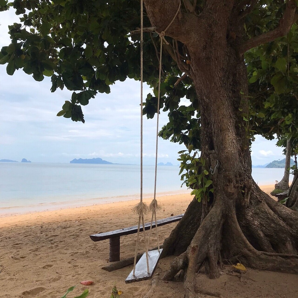 Family Quadruple Room, 2 Queen Beds, Air conditioning, Sea View photo 3