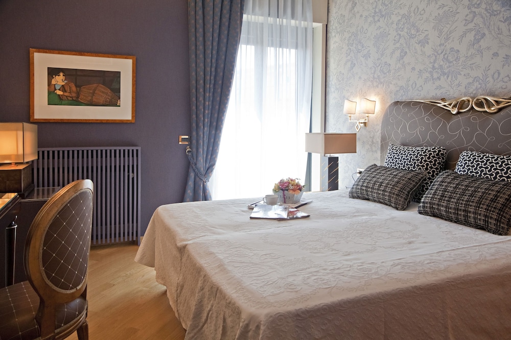 Double or Twin Room - Photo 2
