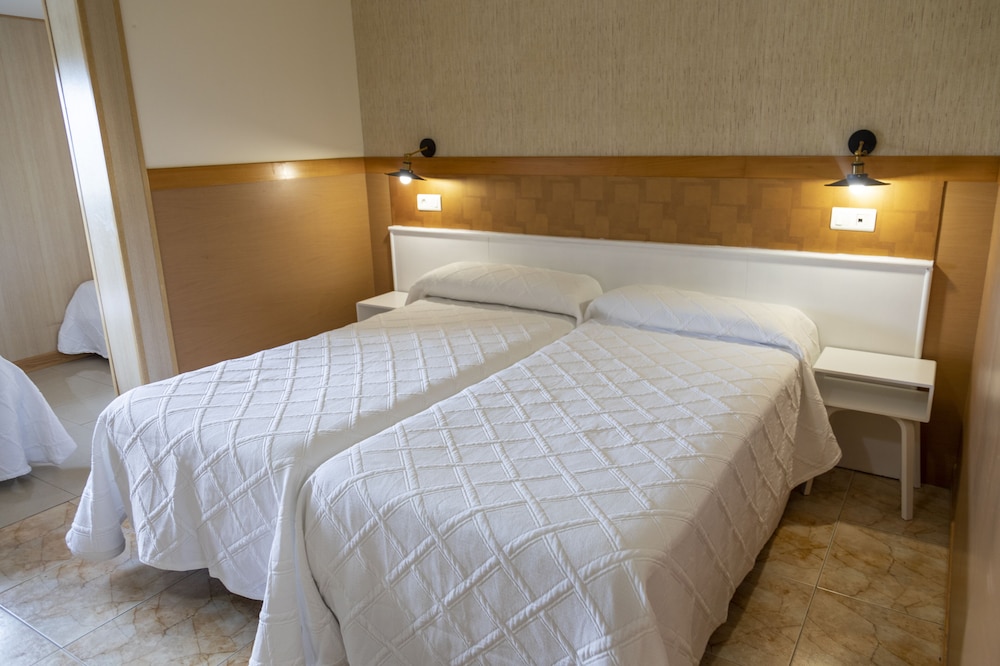 Family Quadruple Room - Photo 2
