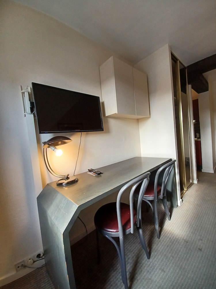 Economy Triple Room, Kitchenette