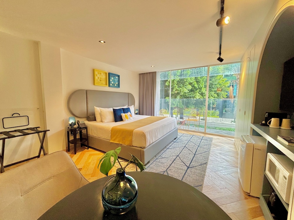 City Apartment, 1 Bedroom - Photo 1