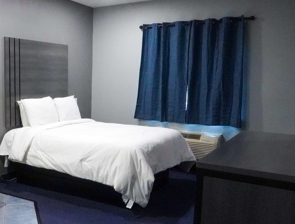 Suite, 1 Queen Bed, Non Smoking (Jacuzzi) - Photo 4