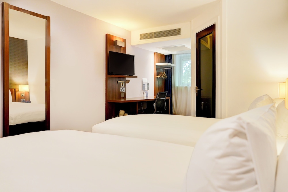 Standard Twin Room - Photo 3