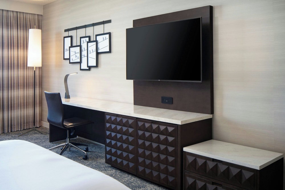 Club Room, 2 Queen Beds (Hearing Accessible) - Photo 3