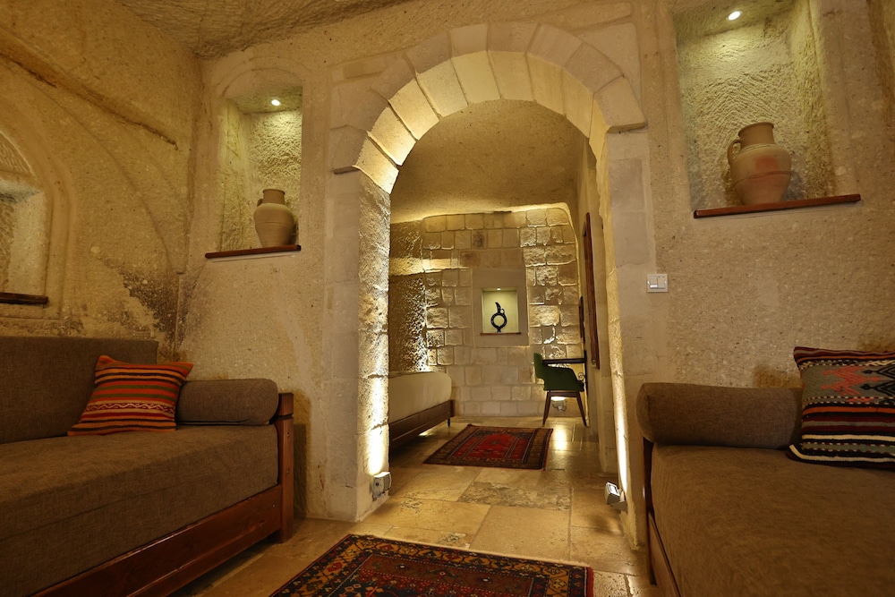 Family Room, Courtyard Area (Cave) photo 2