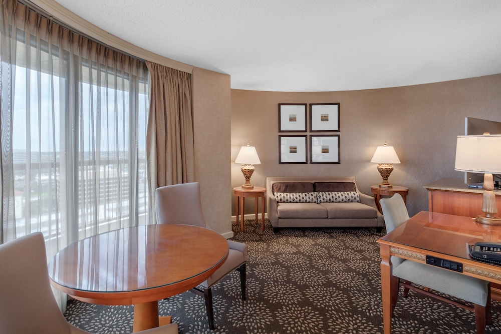 Suite, 1 King Bed - Photo 1