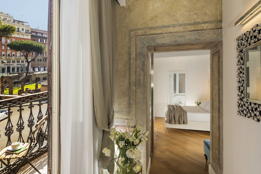 Superior Double or Twin Beds (Annex: Via del Sudario, 27) photo 2