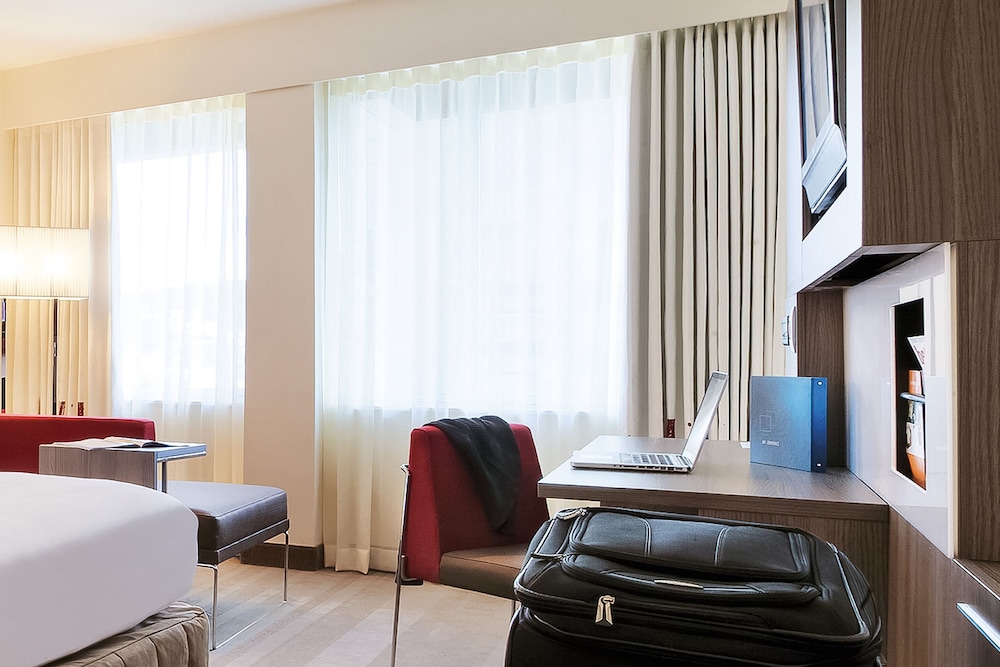 Superior Twin Room, 2 Double Beds thumbnail 5