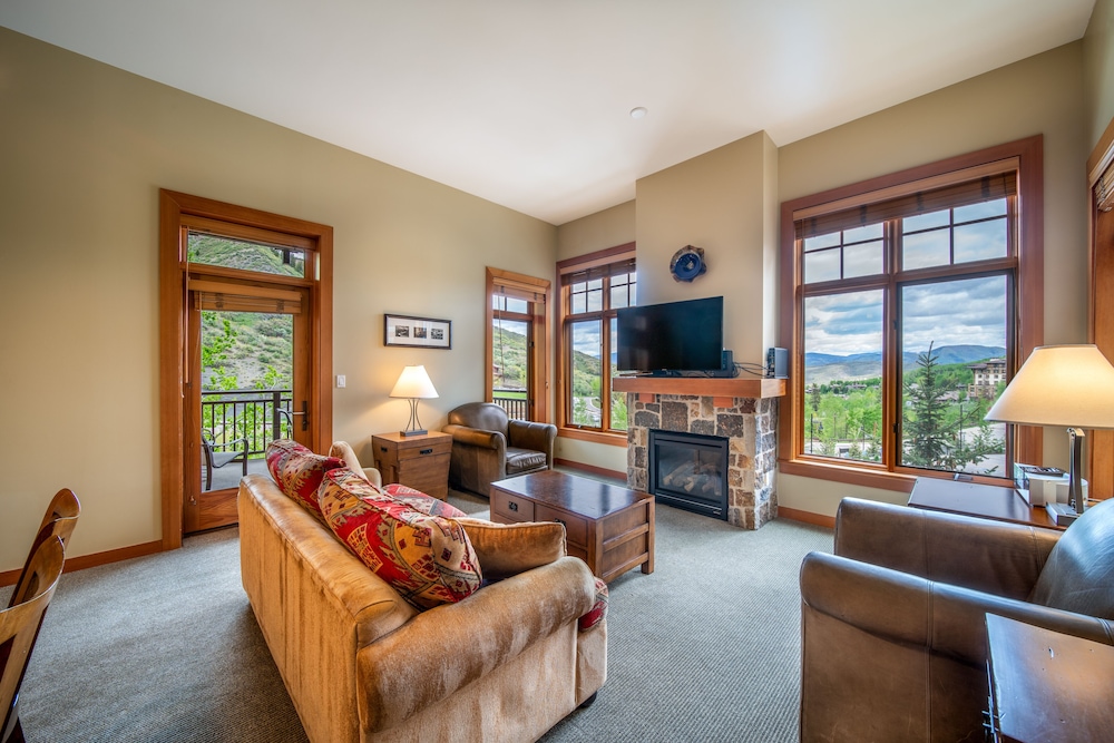 Deluxe Condo, 3 Bedrooms, Mountain View photo 3