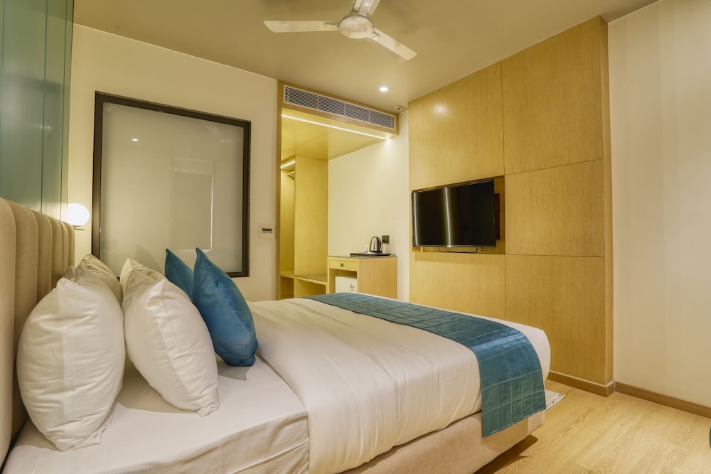 Deluxe Room - Photo 5