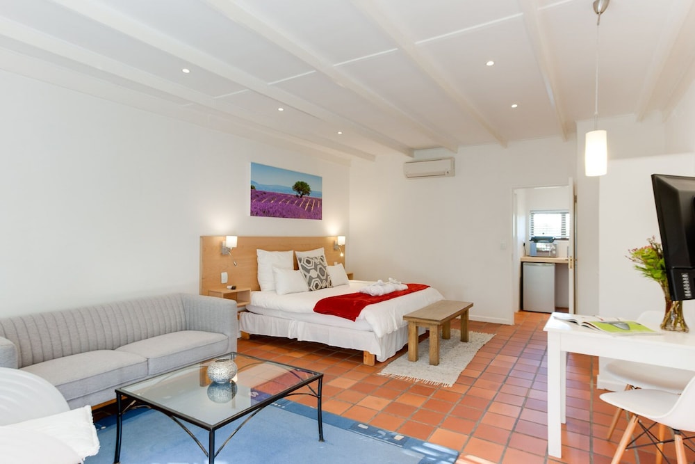 Comfort Suite, 1 King Bed photo 1