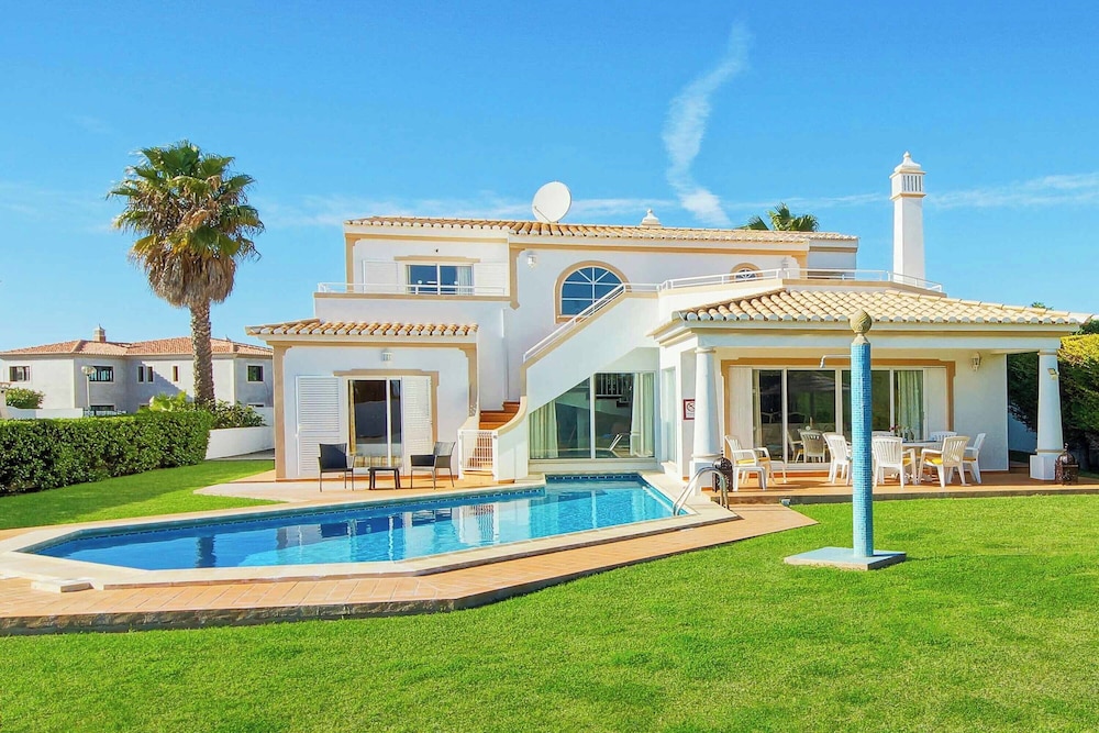 Villa (4 Bedrooms)