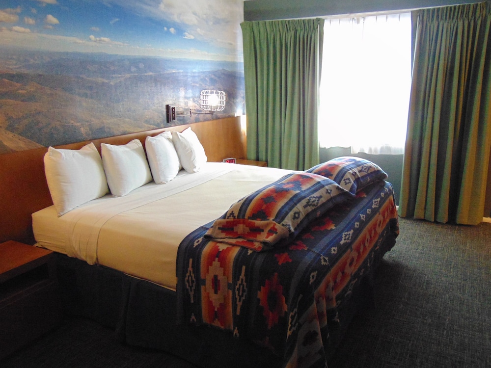 Standard Room, 1 King Bed - Photo 2