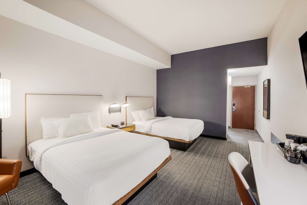 Deluxe Room, 2 Queen Beds - Photo 2