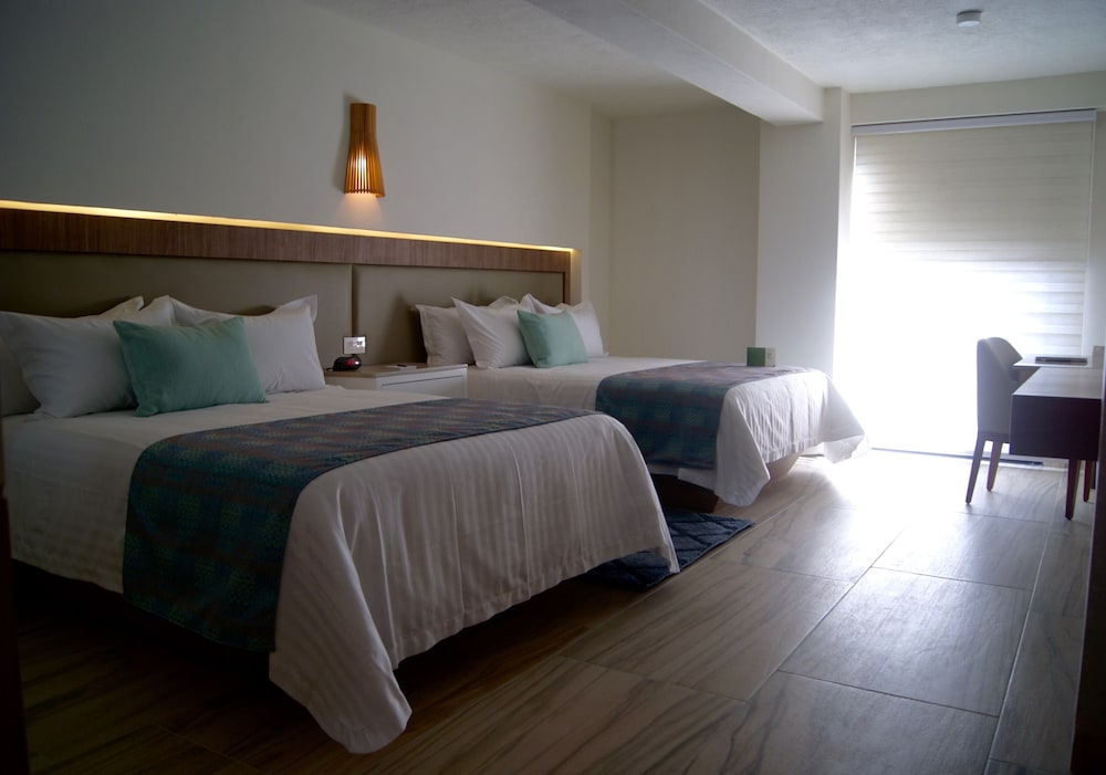 Double Room, 2 Queen Beds photo 2
