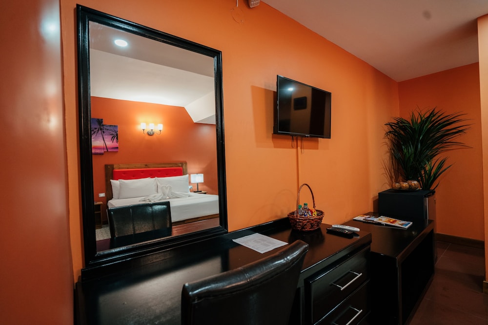 Deluxe Quadruple Room, 2 Queen Beds photo 3