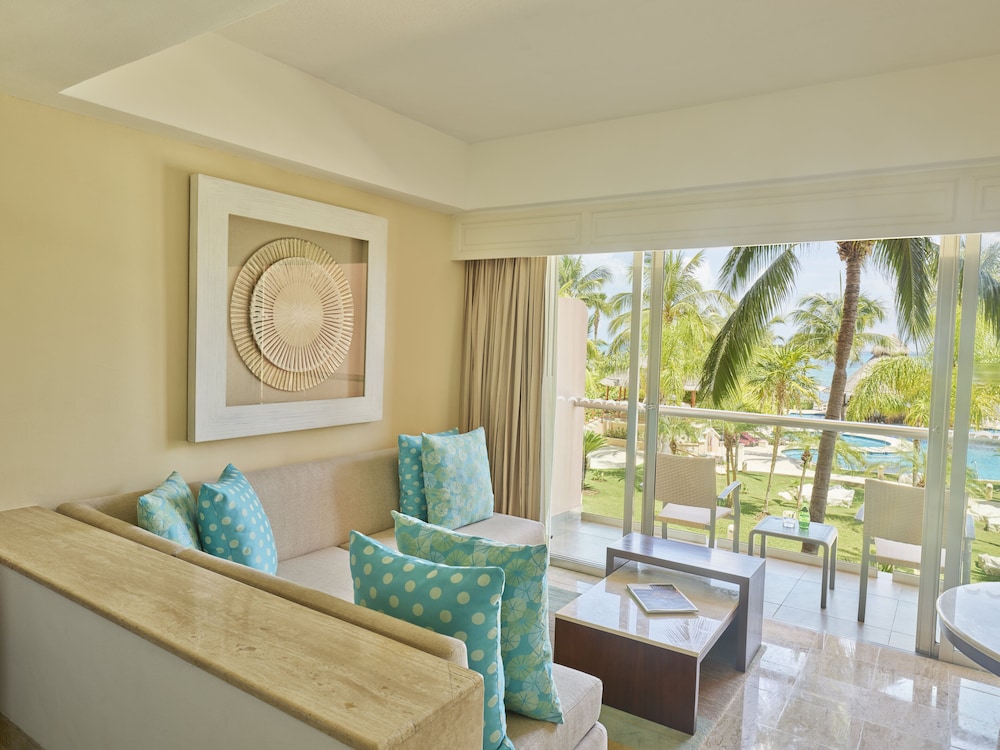 Ocean View Suite (1 King) - Photo 4