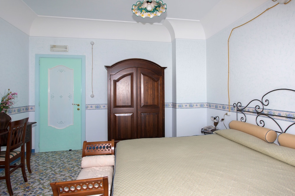 Superior Double or Twin Room, Terrace, Sea View (Balcony and Small Terrace) photo 2