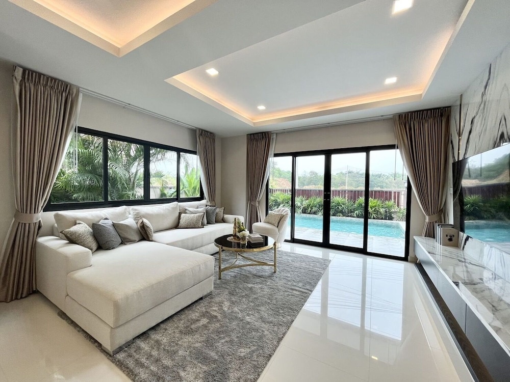 Luxury Villa, 4 Bedrooms, Non Smoking, Balcony photo 2