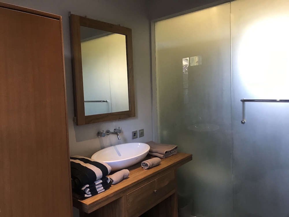 Superior Room, 1 King Bed, Non Smoking, Garden View photo 2