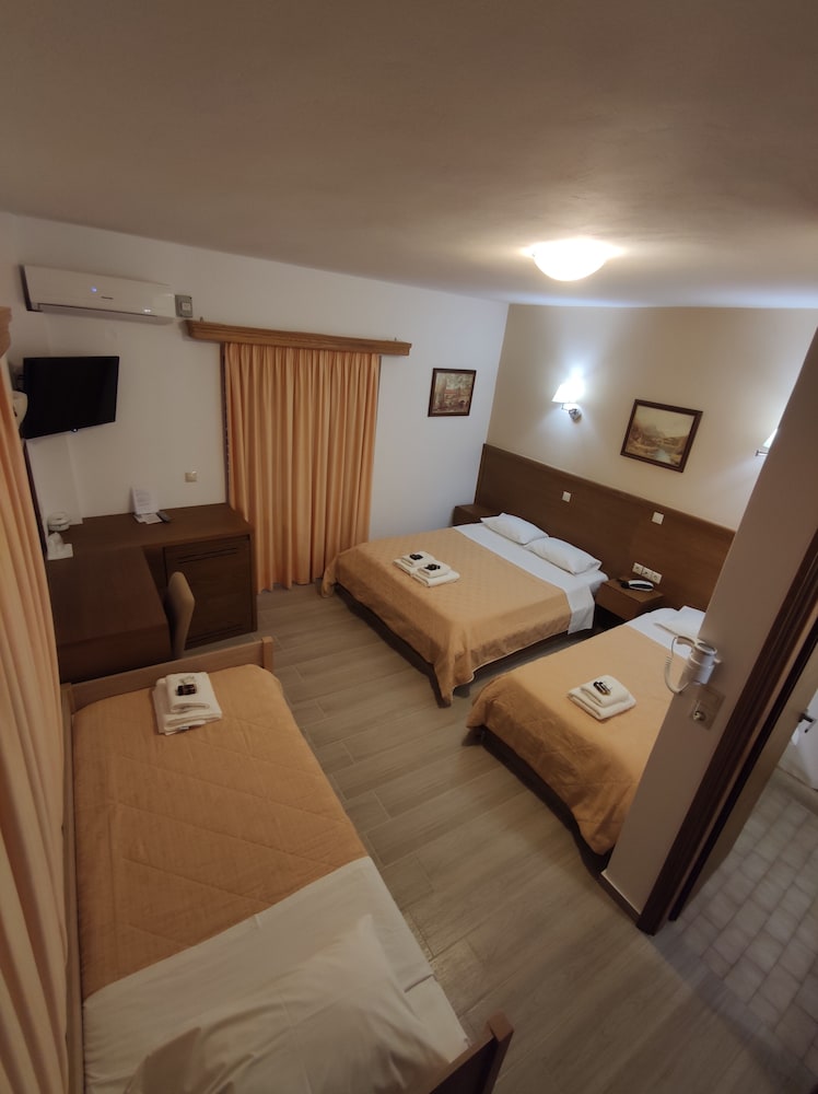 Quadruple Room, Partial Sea View