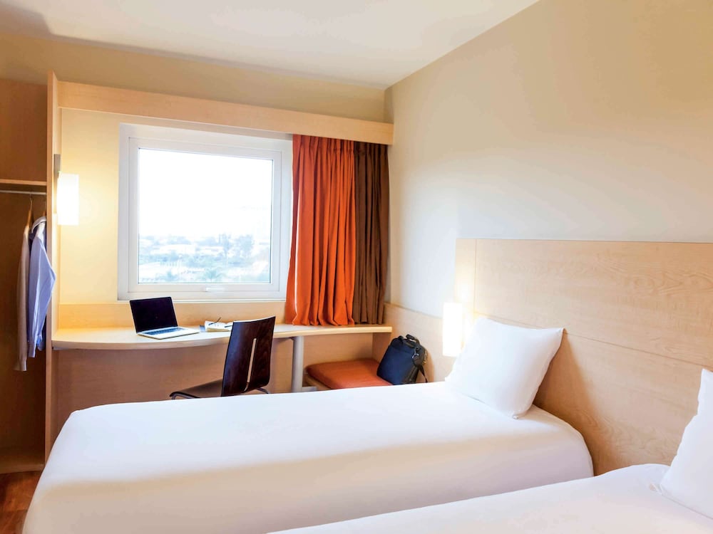 Standard Double Room, 2 Double Beds - Photo 5