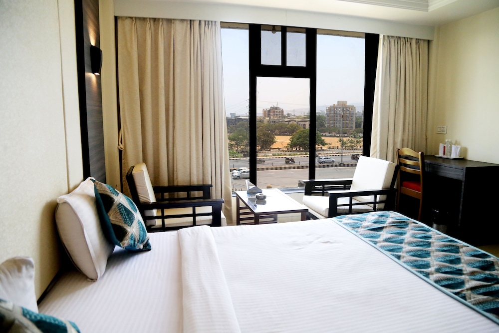 Executive Double Room, 1 Queen Bed, Accessible, Smoking