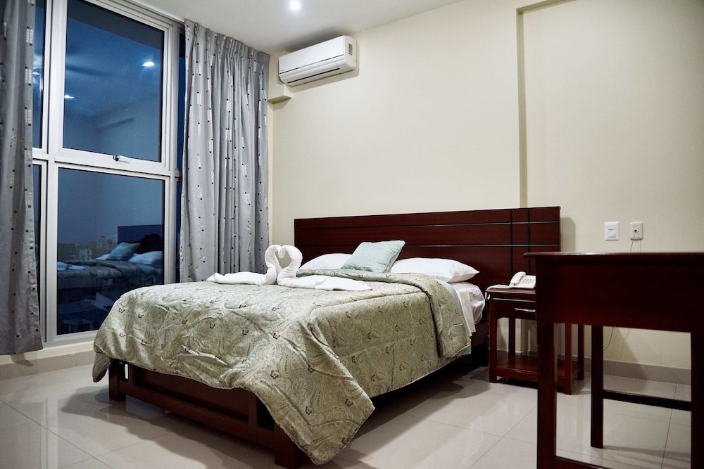 Classic Twin Room, 2 Twin Beds, City View photo 2