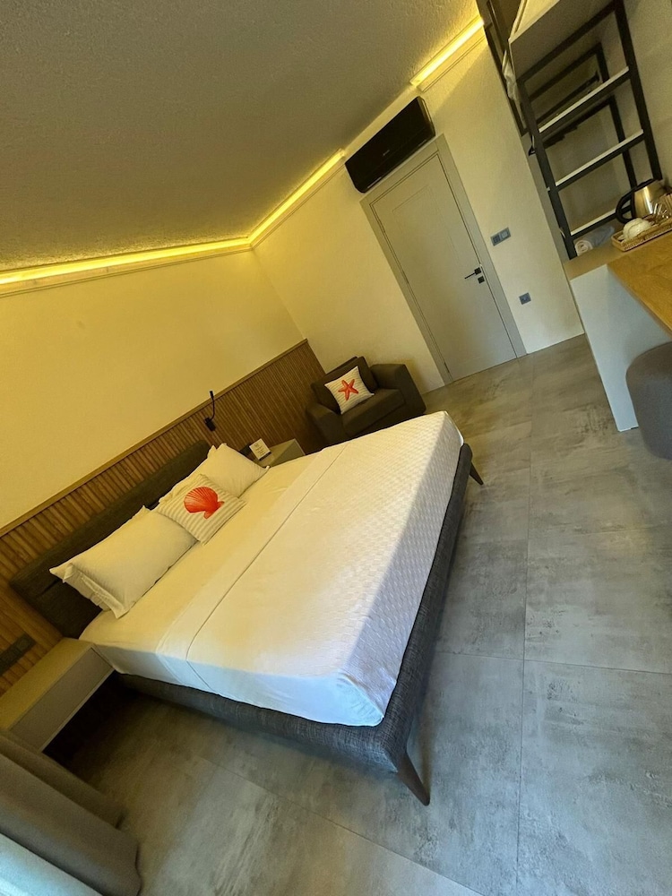 Deluxe Room - Photo 28