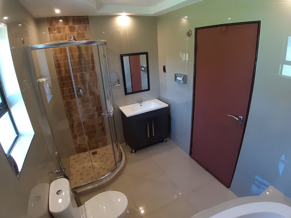 Twin Room - Photo 9