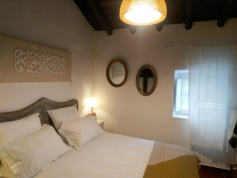 House, 2 Bedrooms, Garden View photo 2