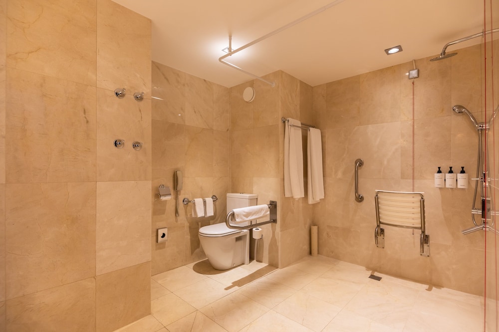 Classic Room, 2 Twin Beds, Accessible thumbnail 5