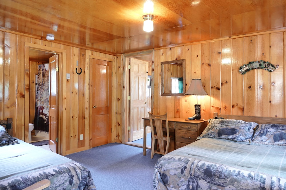 Deluxe Cabin, 2 Bedrooms, 2 Bathrooms (Cabin 9) photo 1