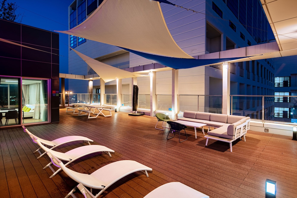 Private Pool (OPEN 4/25) & 24H Spa in Rooftop - Photo 5