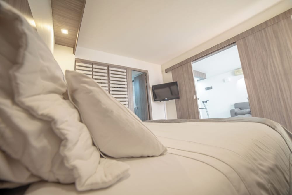 Deluxe Suite - Photo 5