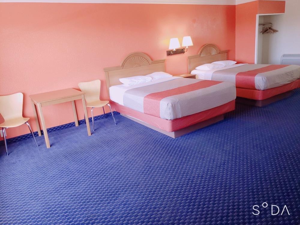 Deluxe Suite, 2 Queen Beds, Non Smoking, Refrigerator & Microwave - Photo 3