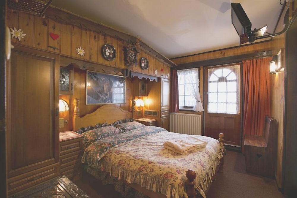 Alpine Honeymoon Room photo 2