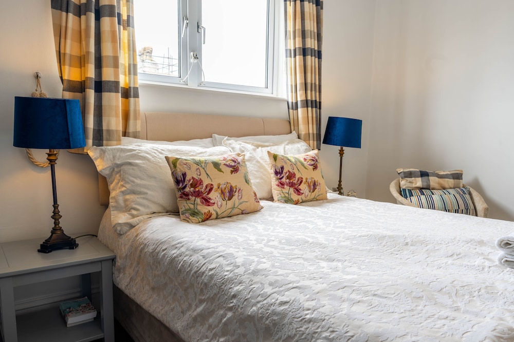 Double Room, Ensuite (Inland View) photo 1