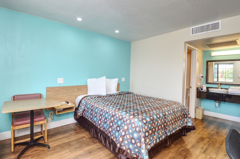 Single Room, 1 Double Bed, Accessible photo 3