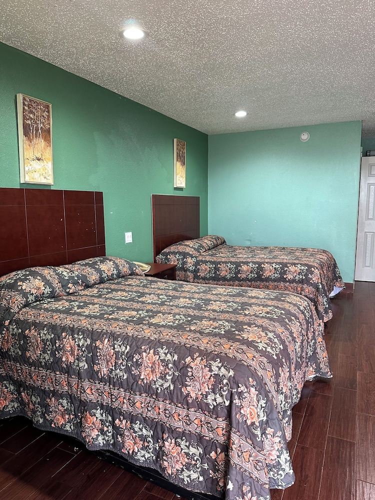 Basic Room, 1 Double Bed, Non Smoking photo 2