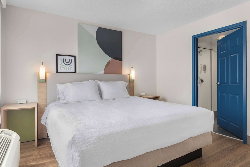 Suite, 1 Bedroom - Photo 3