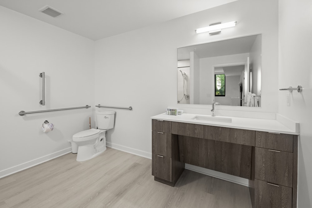 Luxury Apartment, 2 Bedrooms, Balcony (Room décor/layout/colors vary by unit) - Photo 17