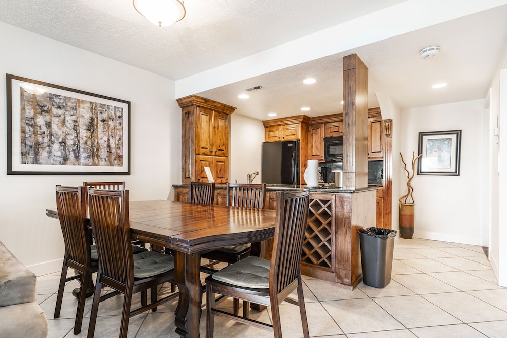 2 Bedroom Condominium - Photo 4