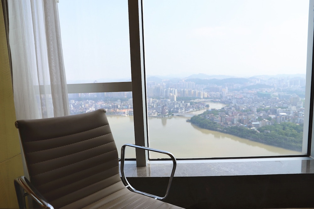 Deluxe Room, 1 King Bed, Non Smoking, River View photo 3