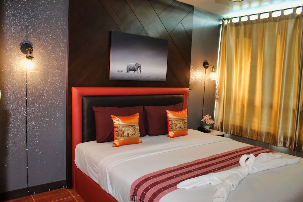 Honeymoon Suite