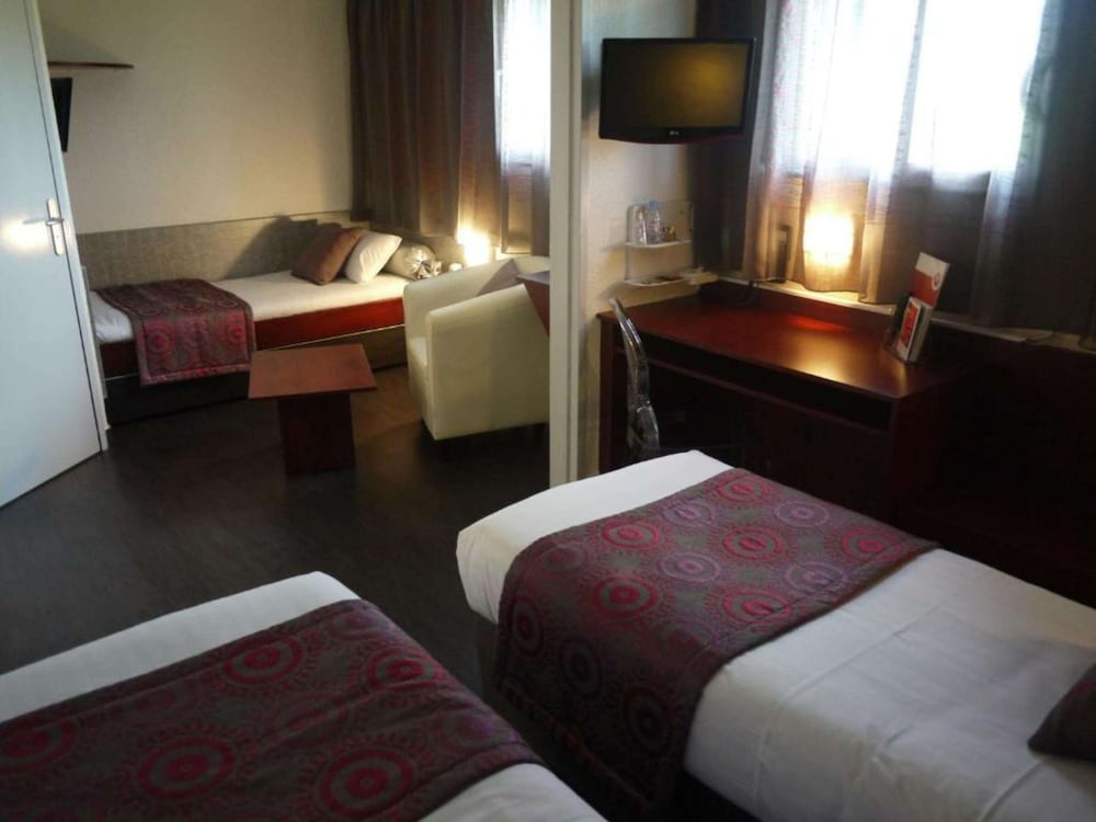 Standard Room, 2 Twin Beds - Photo 7